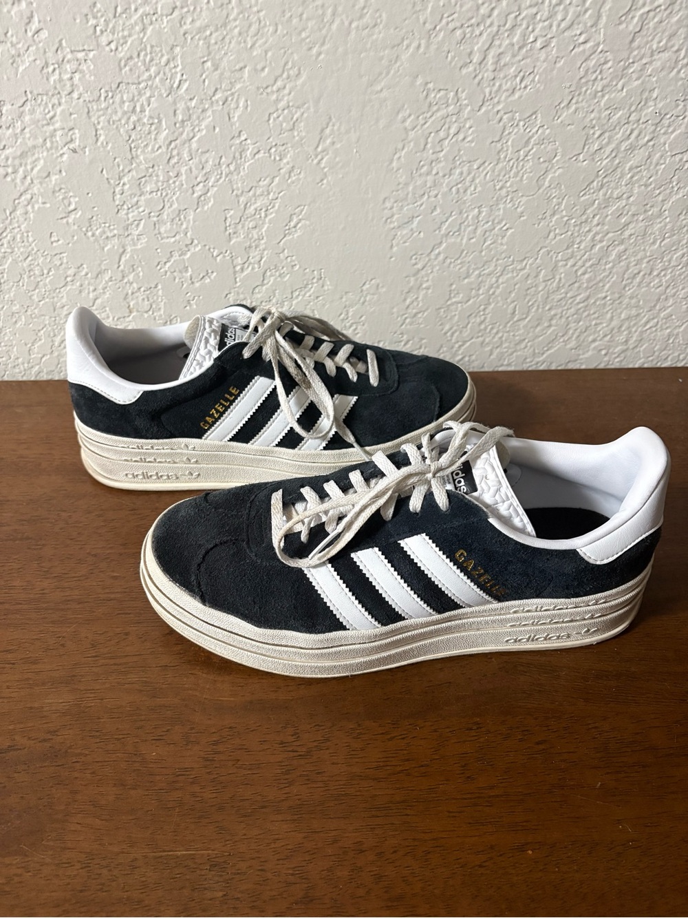 Adidas Women’s Black Gazelle shoes - Picture 4 of 7